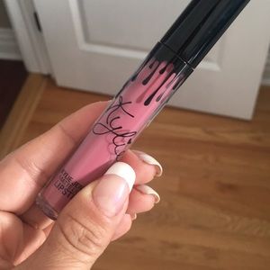 Kylie Cosmetics Makeup - Kylie Jenner Matte Liquid lip kit in Posie K Kylie Cosmetics Makeup - Kylie Jenner Matte Liquid lip kit in Posie K